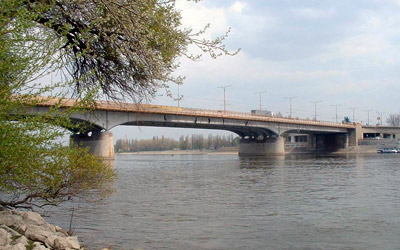 Arpad Bridge is 928 meters long